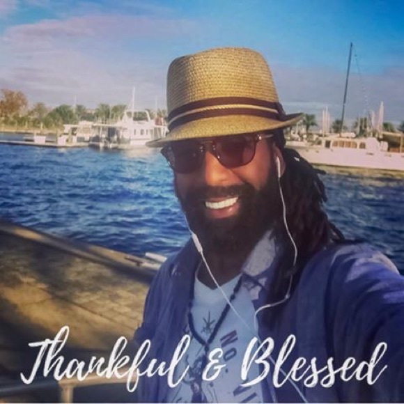 Meet your Posher, Jhonn - Picture 5 of 8